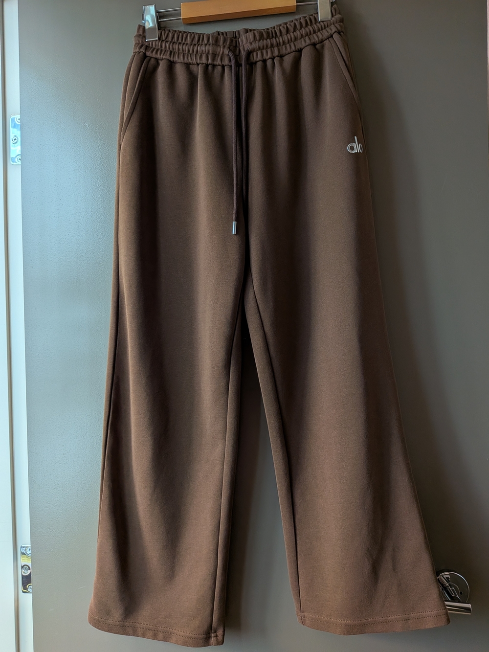 Alo Yoga Accolade Straight Leg Sweatpants Espresso Brown S Athleisure Wide Warm
